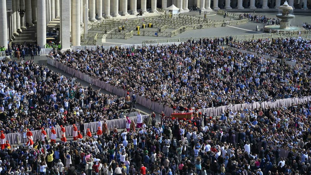 Vatican. Nouvelle journée d'hommage au pape: St-Pierre ne désemplit pas