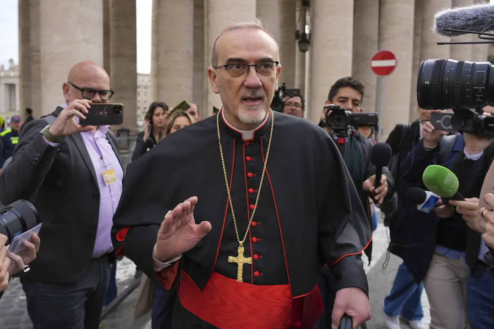 Il cardinale Pierbattista Pizzaballa appena arrivato in Vaticano per i funerali di Papa Francesco e per il Conclave (24 aprile 2025).