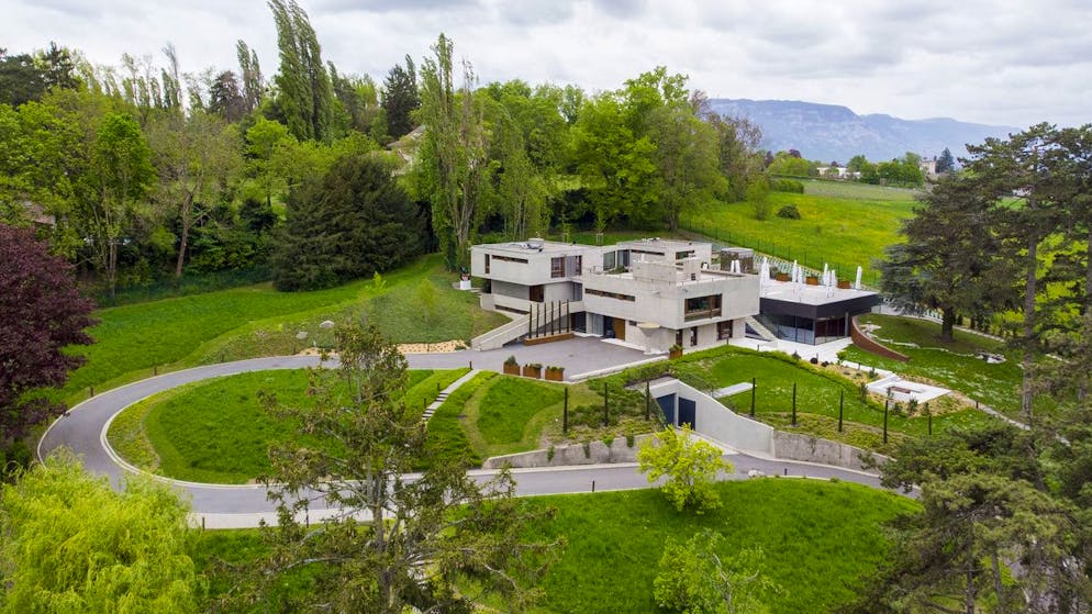 Accusations against WEF founder and family. Klaus Schwab is no longer allowed to enter the WEF headquarters