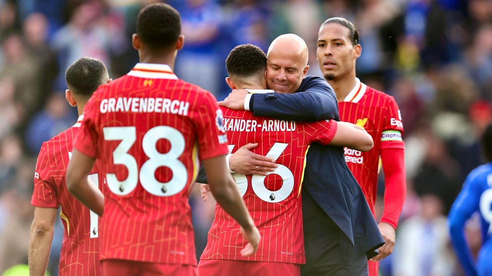 Arne Slot et ses joueurs vont-ils être sacrés ce week-end en Premier League ?