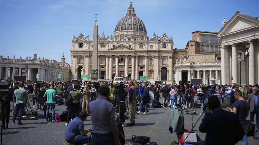 Sabato i funerali. Un lungo addio: 250mila in fila per Papa Francesco