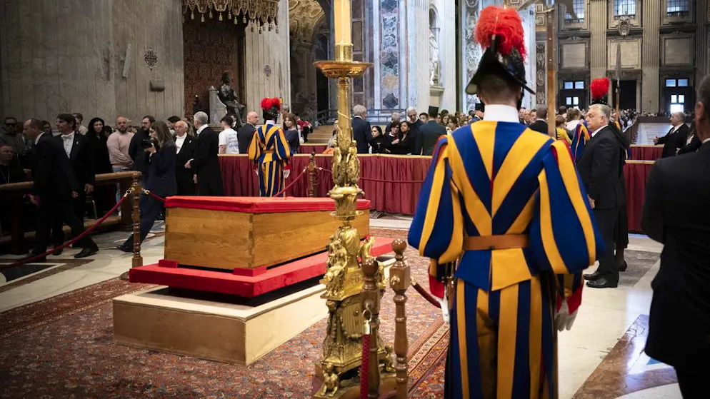 Vaticano. La semplicità di Bergoglio scolpita nella pietra. Ecco come sarà la tomba del Papa