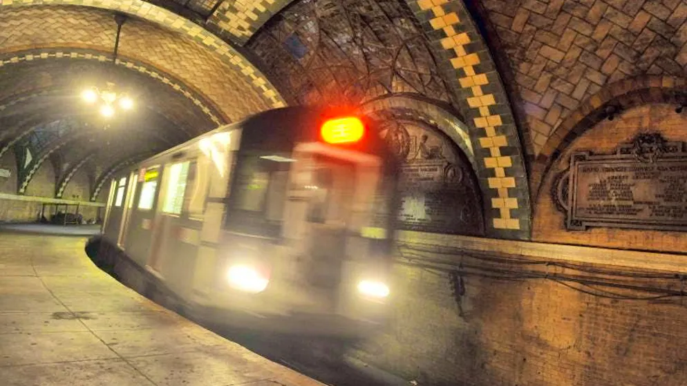 A man has been stabbed to death in the New York subway. (symbolic image)