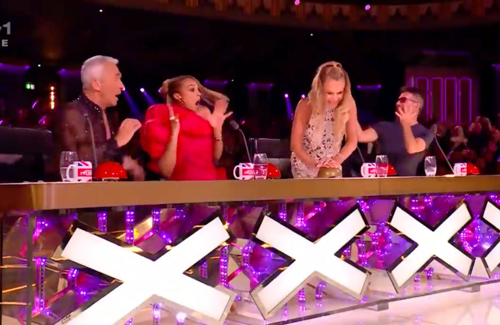 Kam den Forderungen des Publikums nach: Jurorin Amanda Holden drückt den «Goldenen Buzzer».