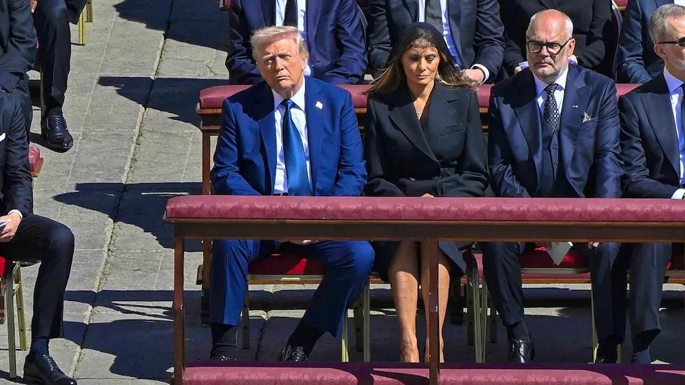 Ecco cosa ha fatto. «È stato irrispettoso»: Trump criticato per la scelta fatta ai funerali del Papa