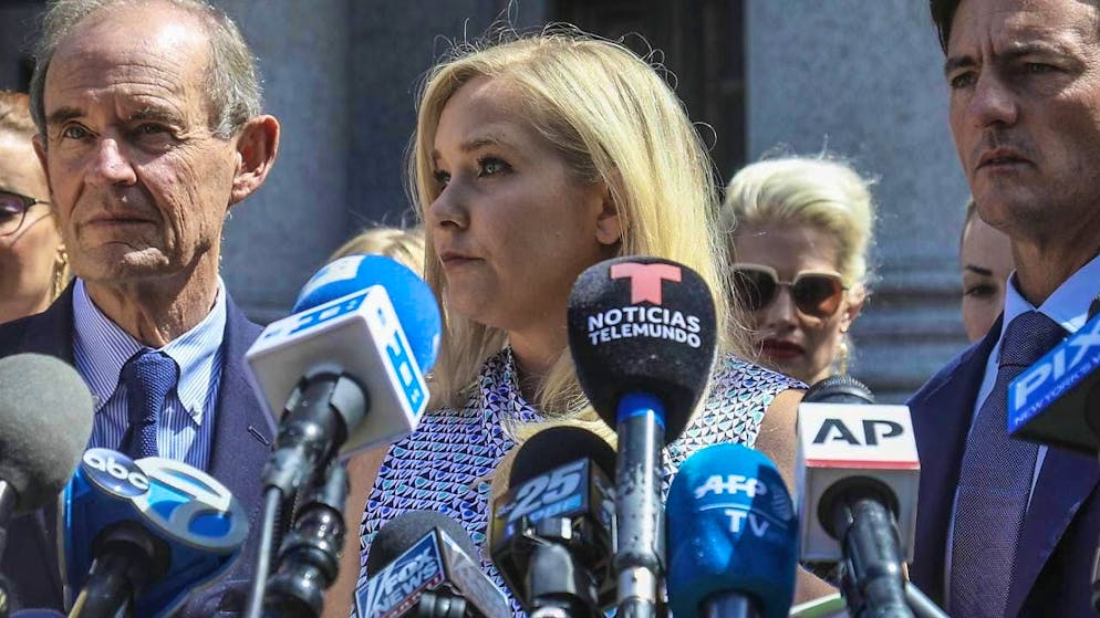 The legal dispute between Virginia Giuffre (center) and Britain's Prince Andrew was settled out of court in 2022. (archive image)