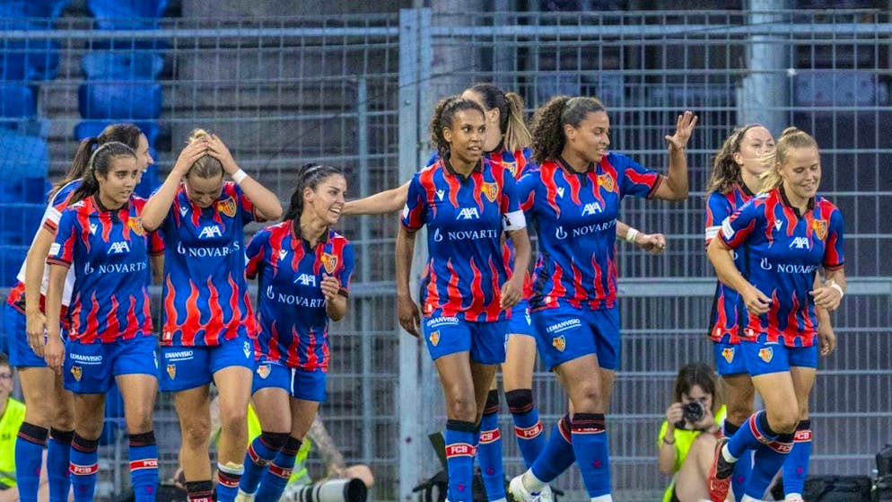 The FC Basel players are on course after the semi-final first leg