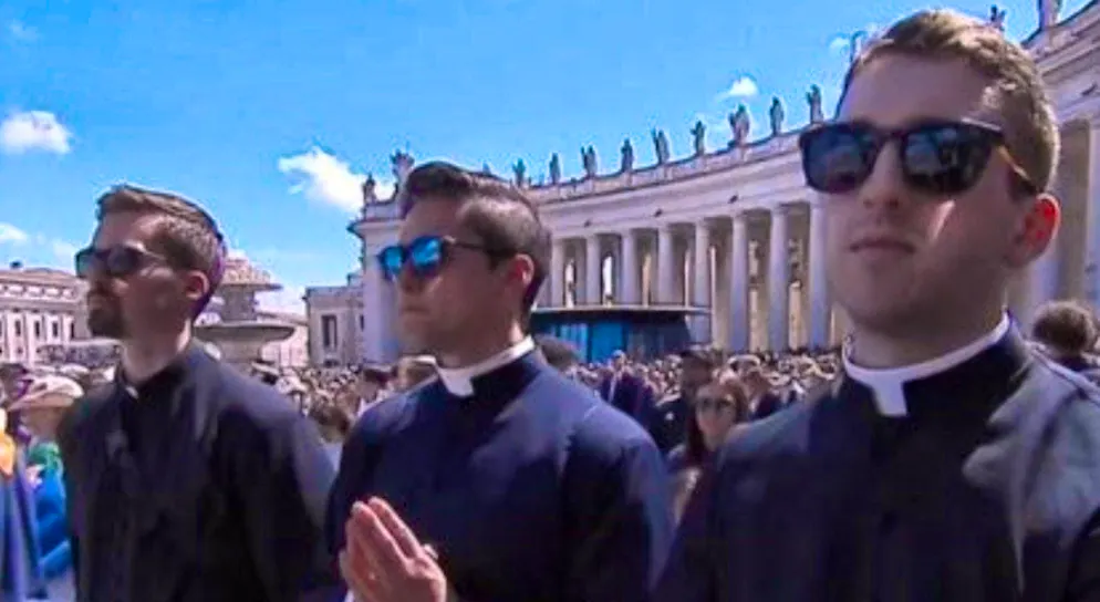 The three priests, filmed by Telegiornale 1.
