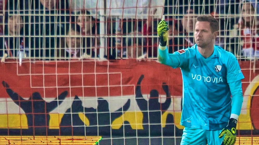 Was hit by a lighter during the game in Berlin: Bochum goalkeeper Patrick Drewes