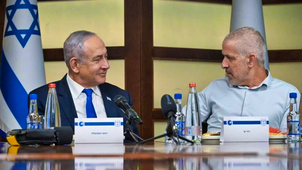 HANDOUT - Benjamin Netanyahu (l), Prime Minister of Israel, meets Ronen Bar, head of the domestic intelligence agency Shin Bet, at the headquarters of the domestic intelligence agency. Photo: Koby Gideon/GPO/dpa/archived image