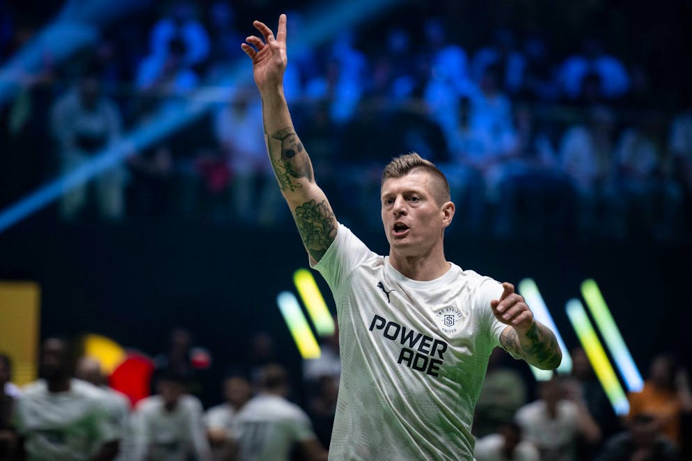 Toni Kroosweiss nicht, wie man einen Flug bucht. 