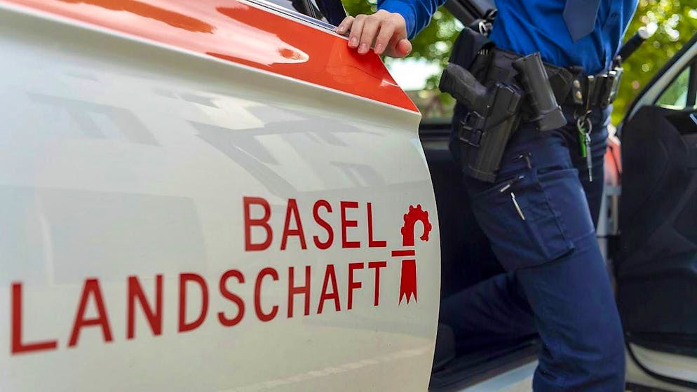 A tragic incident occurred on Saturday. A man crashed his motorcycle into the Rhine. (symbolic image)