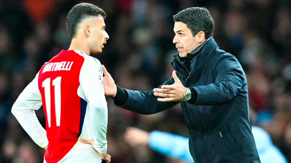 Arsenal coach Mikel Arteta gives instructions to his winger Gabriel Martinelli.