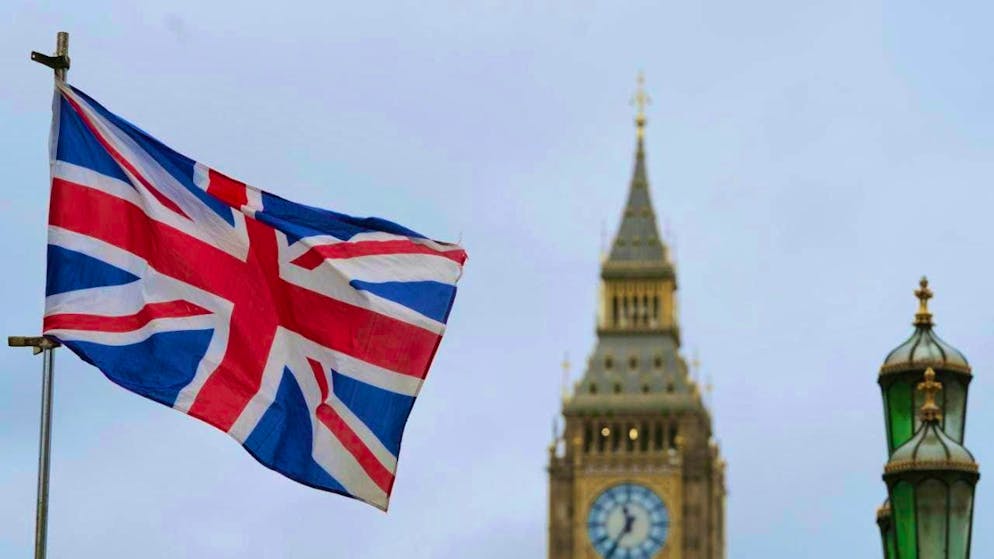 ARCHIVE - The British flag flies near Big Ben. Photo: Kirsty Wigglesworth/AP/dpa