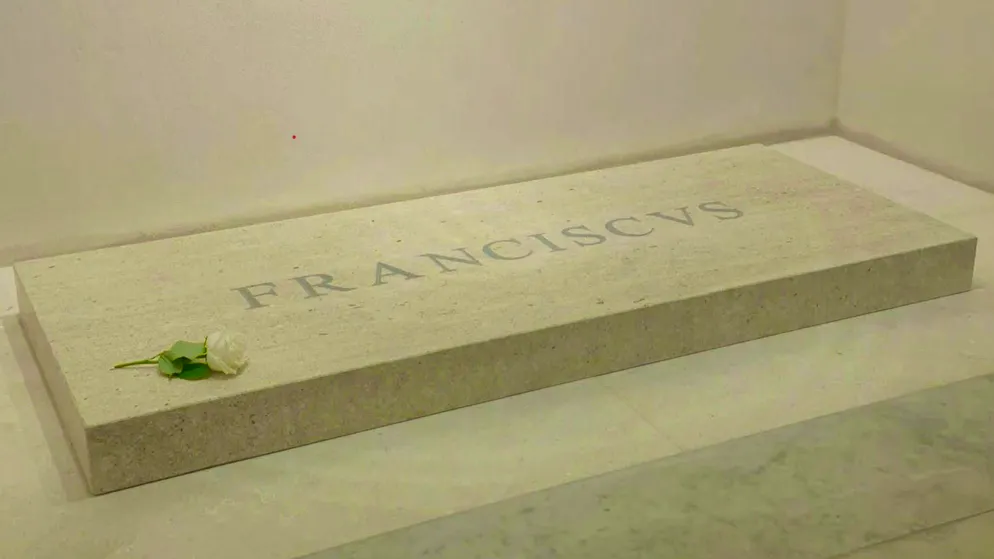 Even with the naked eye, you can see that something is wrong with Pope Francis' tomb.
