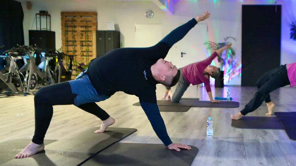 Nick Alpiger doing yoga. Here in the middle of the "Camatkarasana" (Wild Thing) pose.