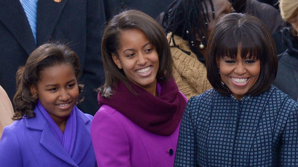 Gegenüber ihren Töchtern Sasha (links) und Malia (Mitte) rutschte Michelle Obama mehrfach die Hand aus.