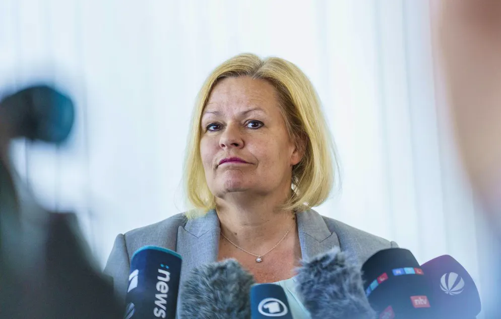 Nancy Faeser, ministra dell'Interno: non c'è «automatismo» tra la decisione dei servizi e la messa al bando del partito.
