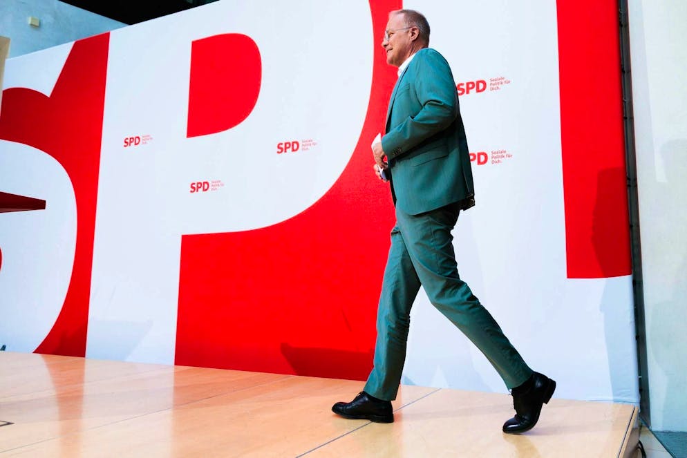 Matthias Miersch, acting Secretary General of the SPD, announces his party's approval of the coalition agreement on Wednesday.