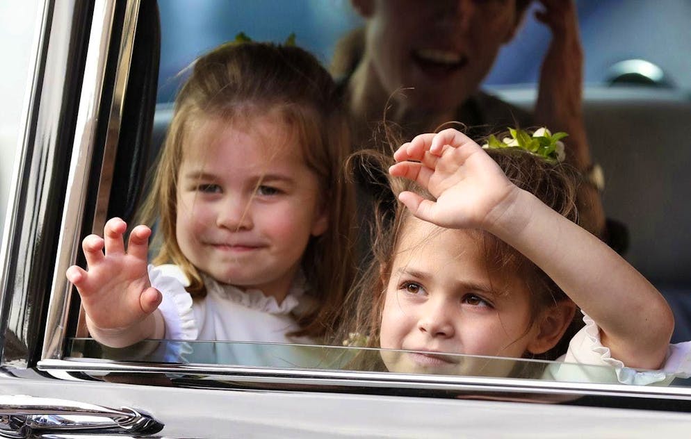 Buon compleanno: i 10 anni della principessa Charlotte. Centrotavola di fiori: la principessa Charlotte al matrimonio di Eugenie.