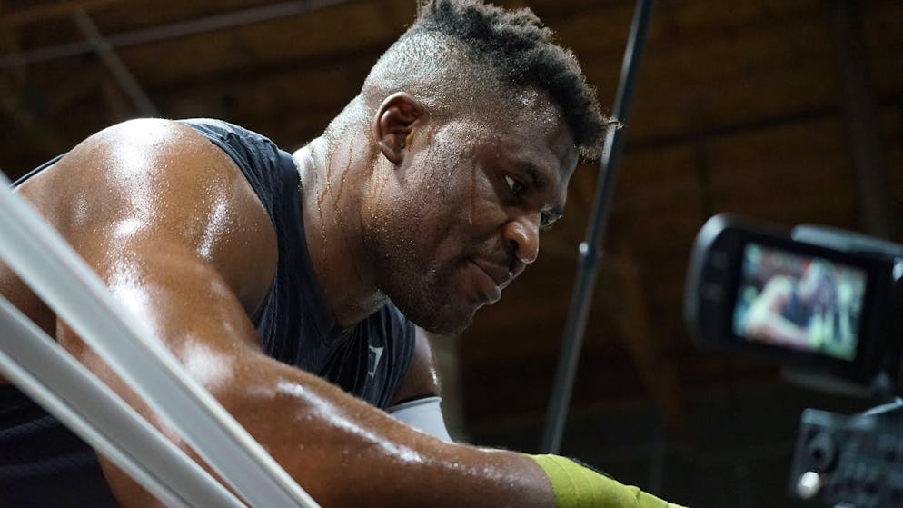 «J'ai le coeur brisé». La star du MMA Ngannou impliquée dans un tragique accident de la route