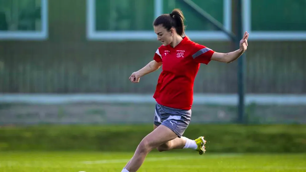 Riola Xhemaili recommends herself to PSV Eindhoven for a call-up to the Swiss national team