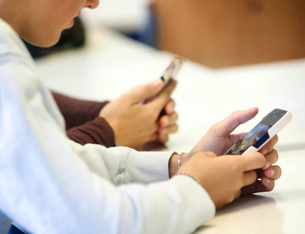 In the canton of Nidwalden, pupils will soon have to refrain from using their cell phones at school.