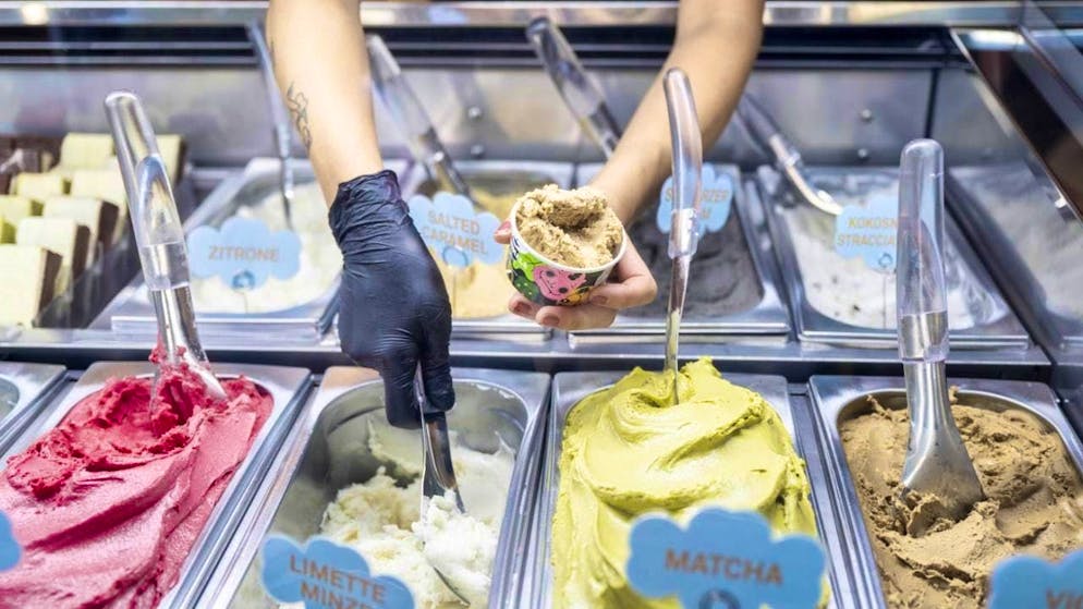 If you want to cut sugar and snacks like ice cream out of your diet, you first have to bite the bullet. (archive picture)