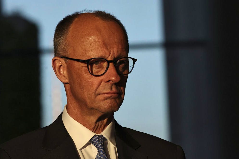 «Sono molto consapevole della responsabilità che assumo oggi e lo faccio con umiltà, ma anche con determinazione e fiducia», ha detto al passaggio di consegne Friedrich Merz.