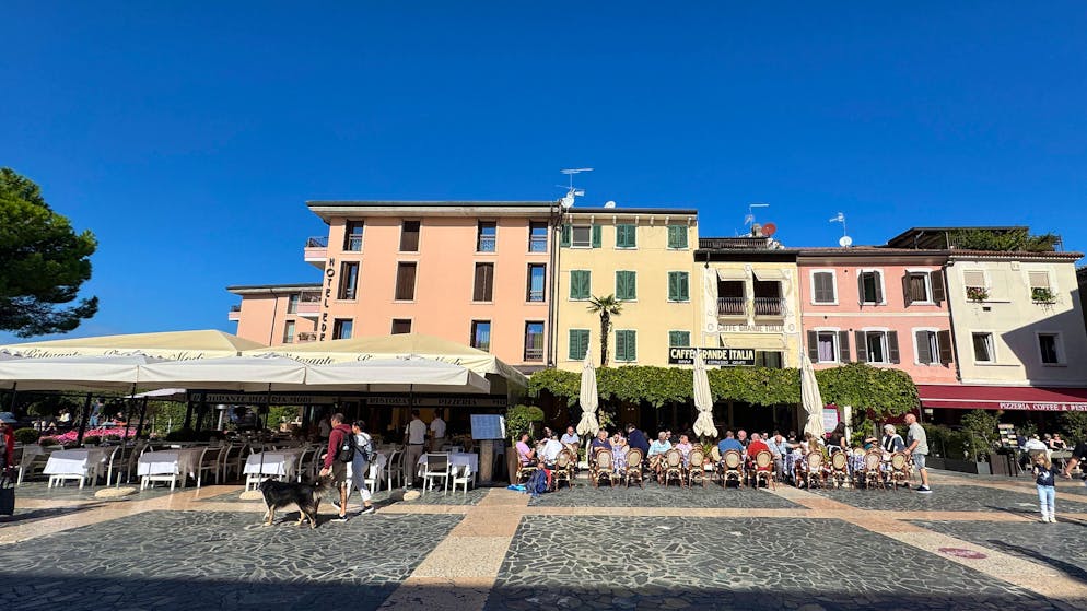 Picturesque town completely overrun. Tourist resort on Lake Garda now wants to charge money for admission