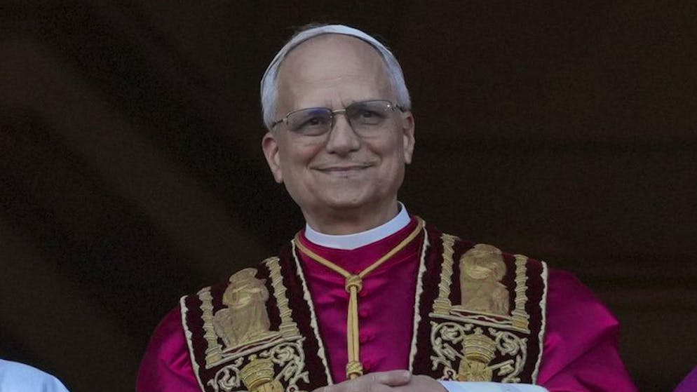 «Il Bergogliano moderato». Leone XIV, il Papa che gioca a tennis e parla alle periferie