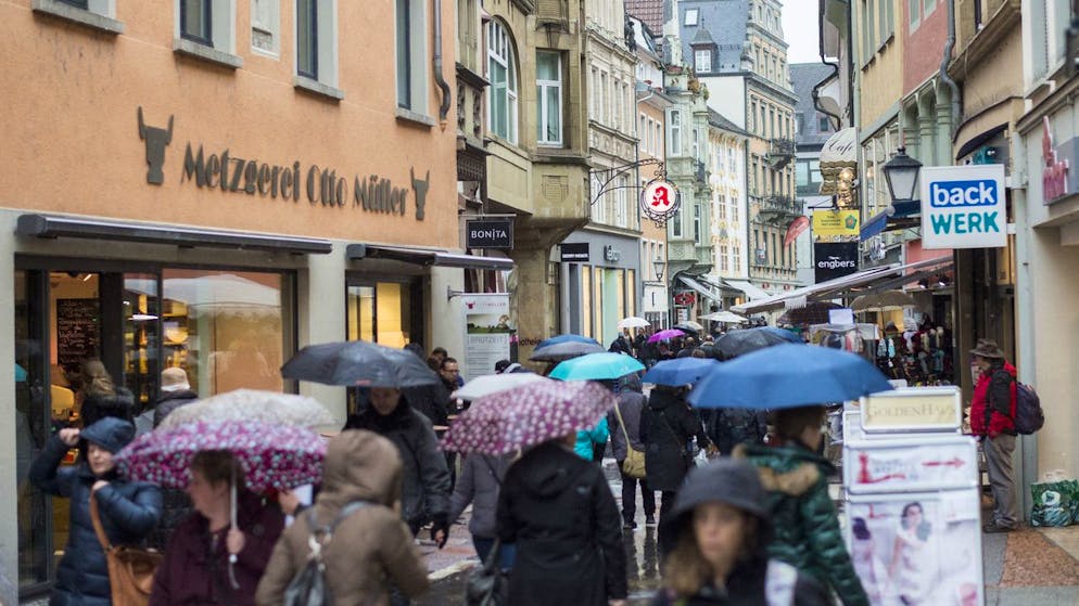 Stores demonstrate Swiss policy. German retailers lure Swiss with shopping tricks