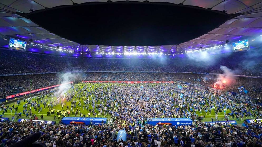 Ekstase im Hamburger Volksparkstadion: Der HSV feiert die lang ersehnte Rückkehr in die Bundesliga