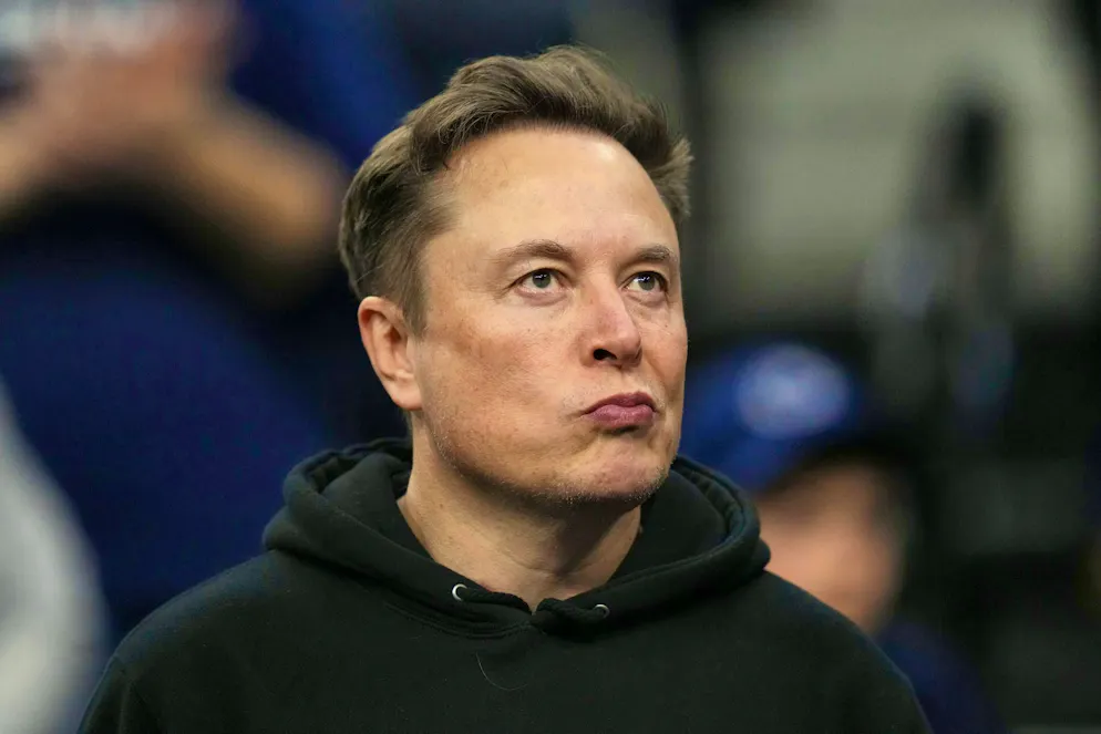 Bill Gates and Elon Musk clash in public.