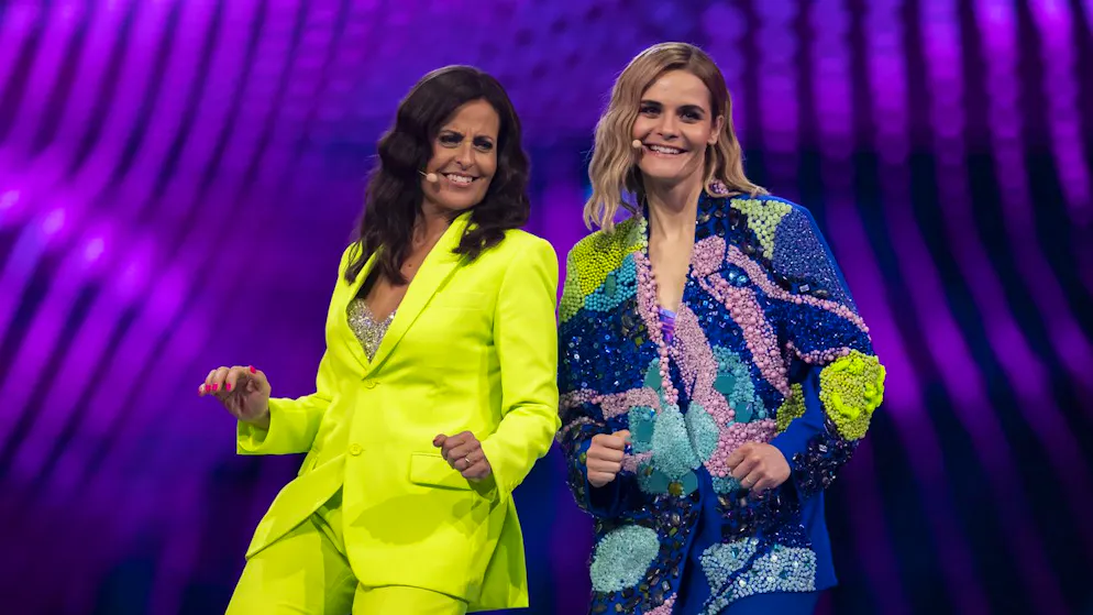 Moderierten gemeinsam den ESC 2025 aus Basel: Entertainerin Sandra Studer und Komikerin Hazel Brugger – im Final wurden sie zusätzlich von Michelle Hunziker unterstützt.