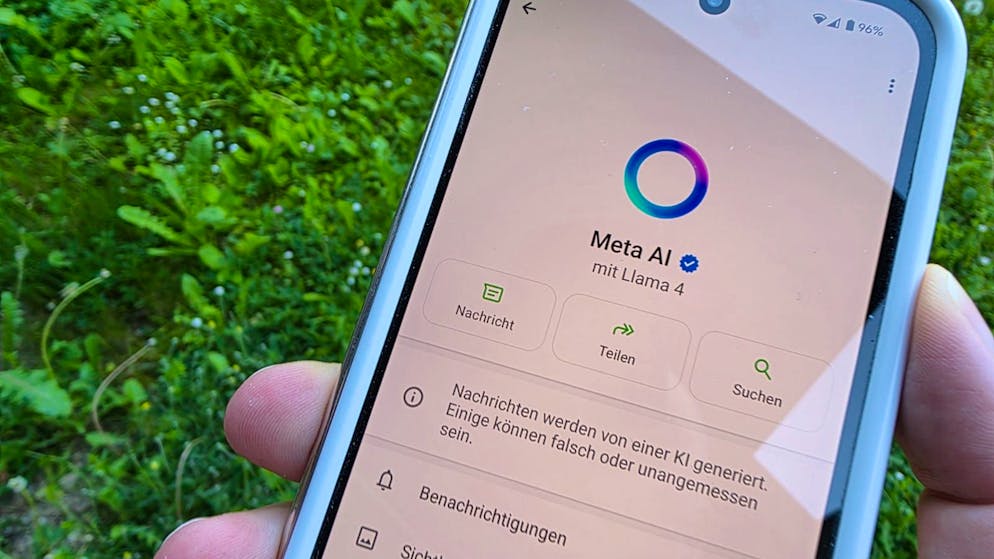 Der blaue Ring expandiert. Jetzt wird die neue WhatsApp-Funktion noch aufdringlicher