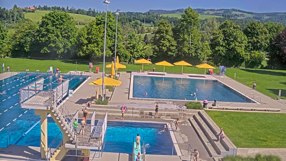 Dispute in central Switzerland. Camera streams bathers live on the internet - data protectionists outraged
