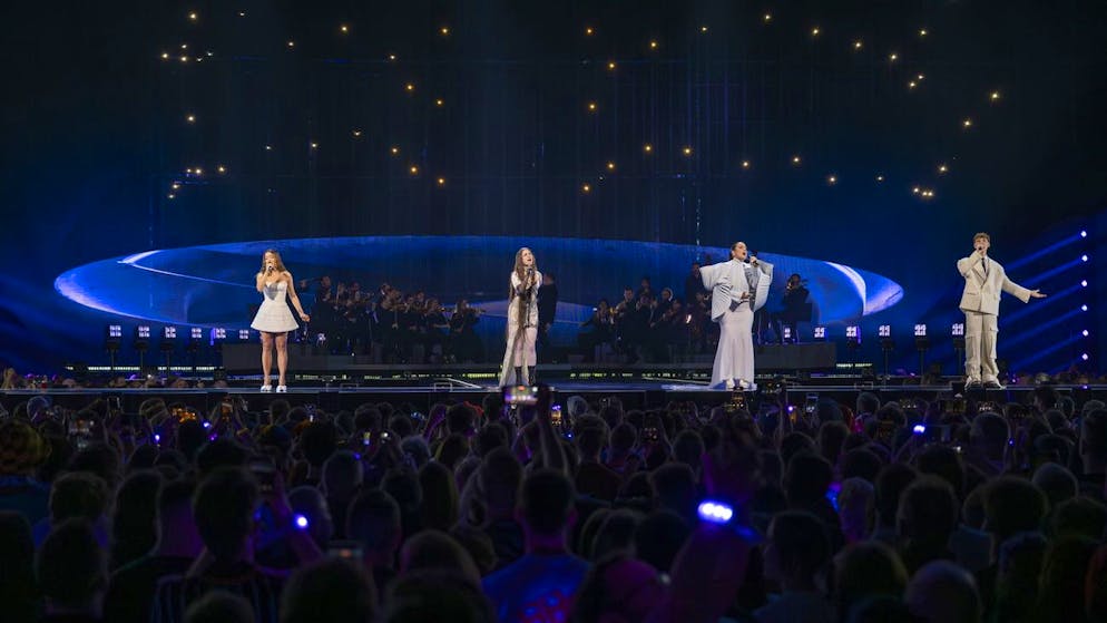 Marina Satti, Jerry Heil, Iolanda e Silvester Belt eseguono «Ne partez pas sans moi»