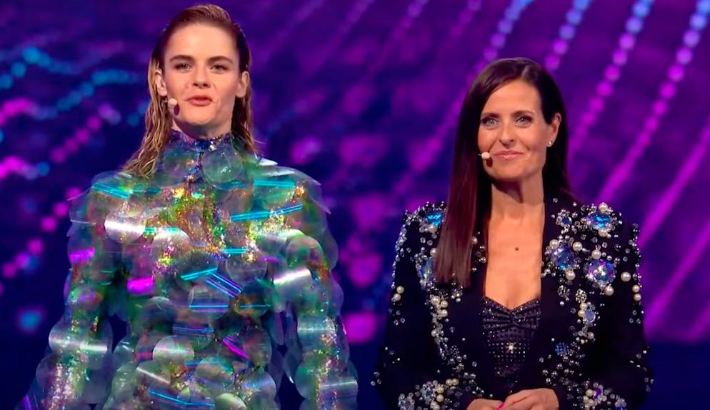 Es glitzert und glänzt: Hazel Brugger und Sandra Studer.