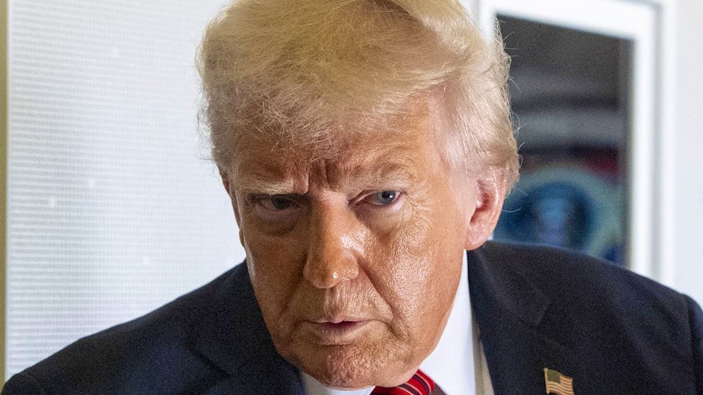 Mauvaise nouvelle. Les tarifs douaniers américains affectent durement les primes d'assurance