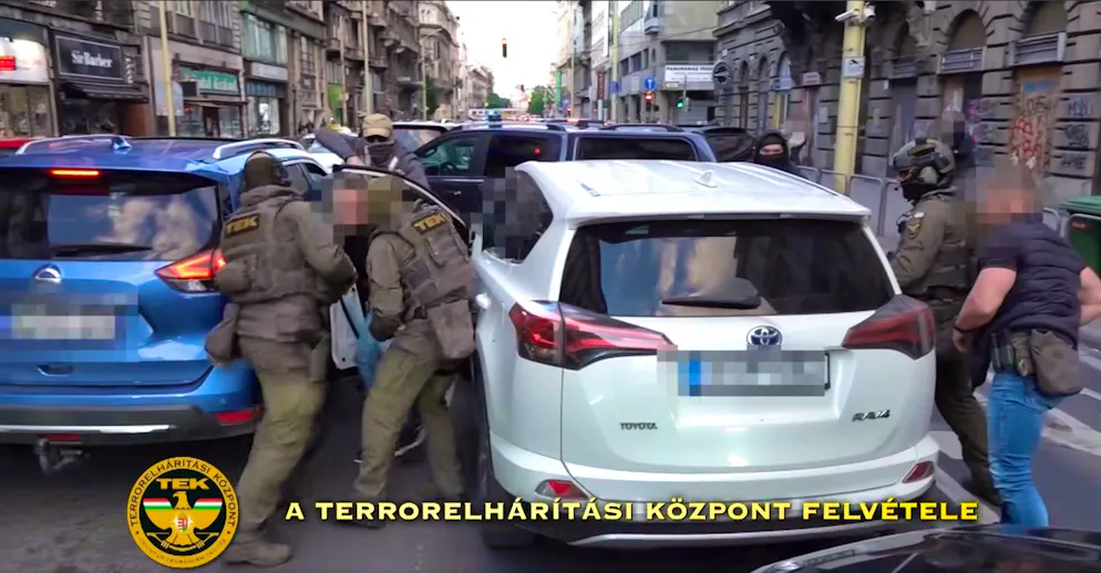TEK members pull a Ukrainian man out of his car in Budapest and arrest him to deport him the same day.