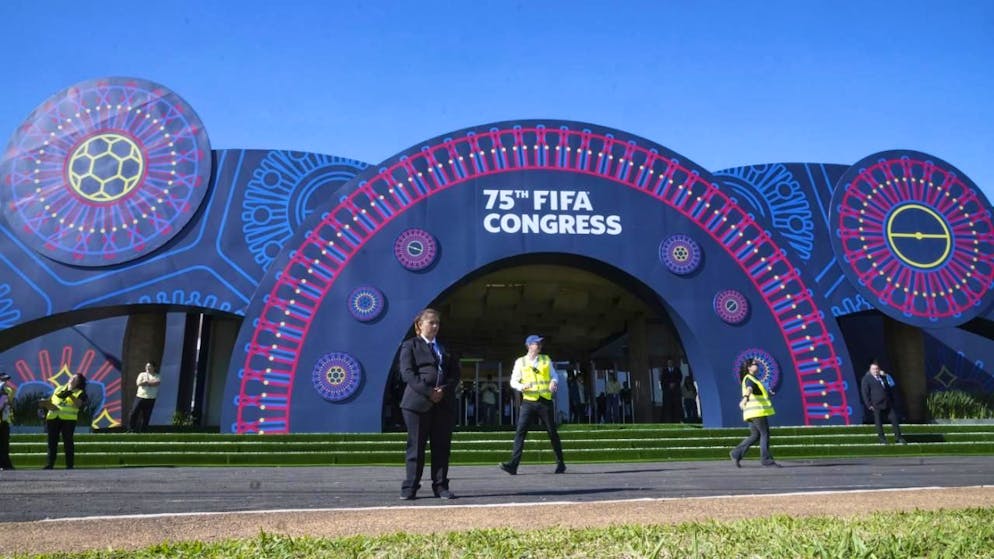 Warten auf Gianni Infantino: Der Schweizer FIFA-Präsident hat Verspätung