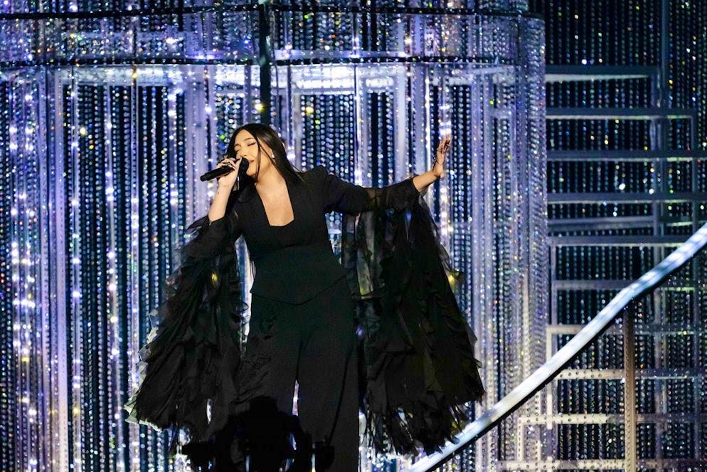 ESC 2025: Outfits in the second semi-final. During their song "New Day Will Rise", Israel's Yuval Raphael wrapped himself in elegant black and sang a personal story with flowing flounce sleeves.
