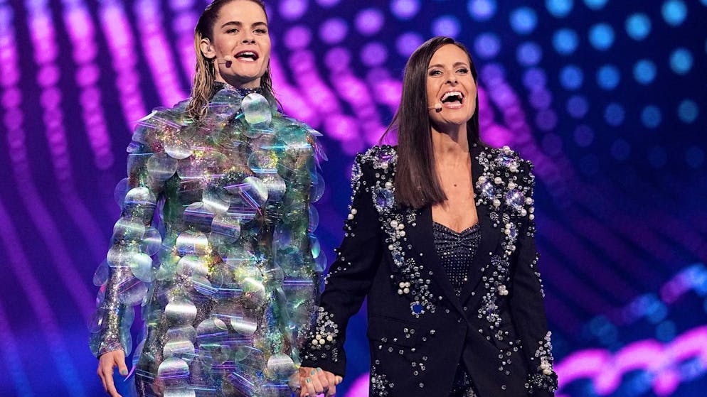 TV-Experte über das Moderations-Duo. Fondue mit Trüffelöl – Was Hazel Brugger und Sandra Studer beim ESC so besonders macht