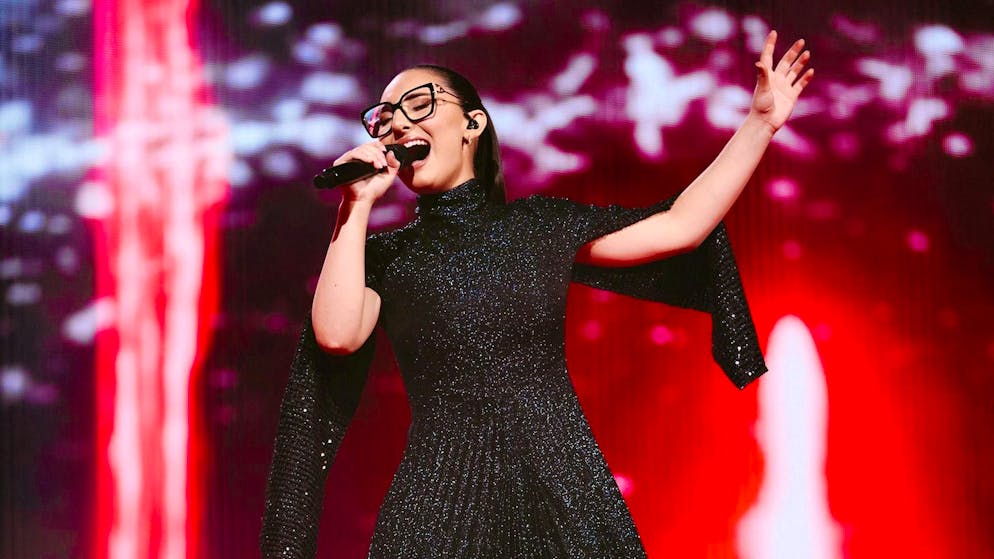 ESC 2025: Outfits in the second semi-final. Klavdia Greece sang her way into the final in a fitted, black glitter dress.