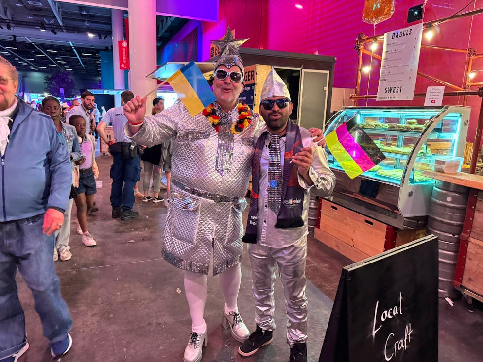 La finale dell'ESC a Basilea. Fan variopinti.
