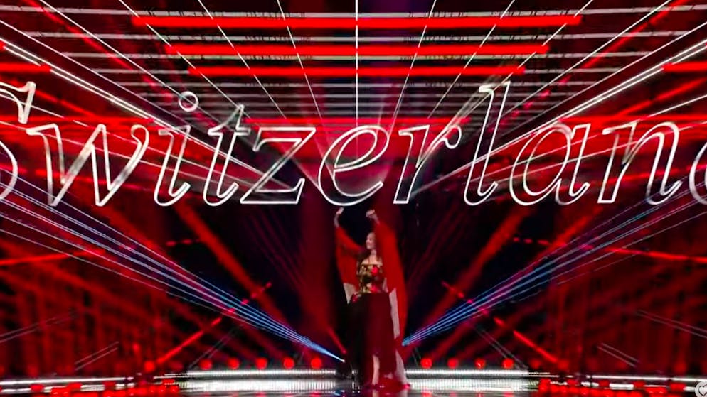 ESC final 2025 in the live ticker. A run-in can be so beautiful +++ Nemo opens with 