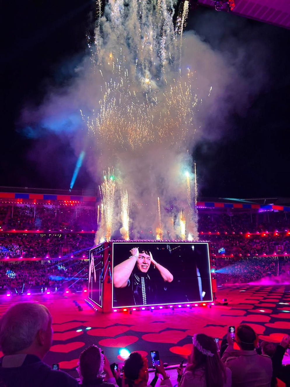 La finale dell'ESC a Basilea. L'esplosione di fuochi d'artificio che annuncia la vincita dell'Austria nello stadio di Basilea.