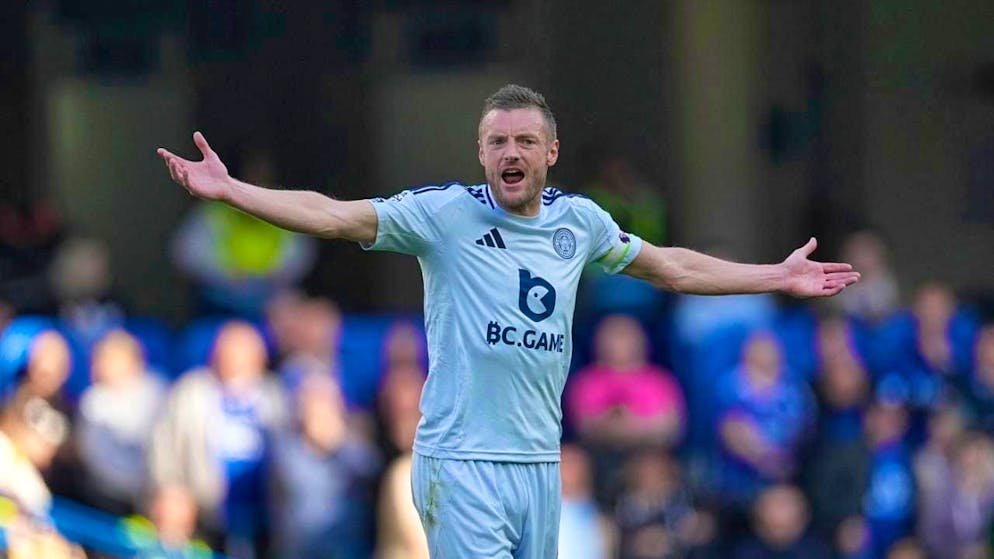 Jamie Vardy leaves Leicester with his 200th goal for the club.