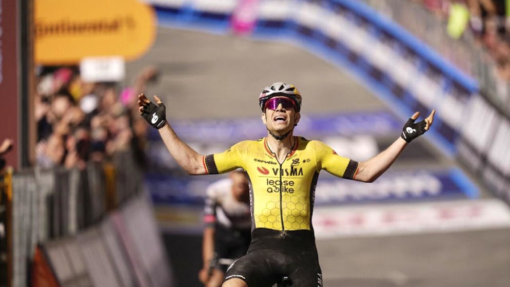 Wout Van Aert sprintet in Sienna zum Sieg
